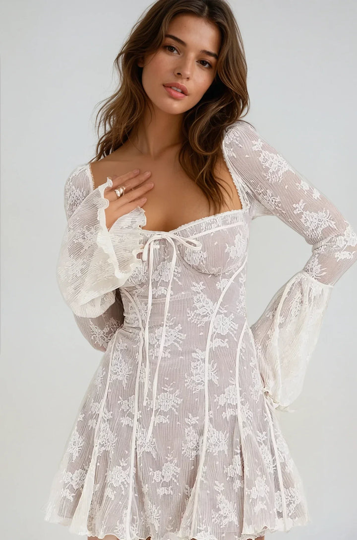 Elirine – Mini-robe en dentelle à manches évasées