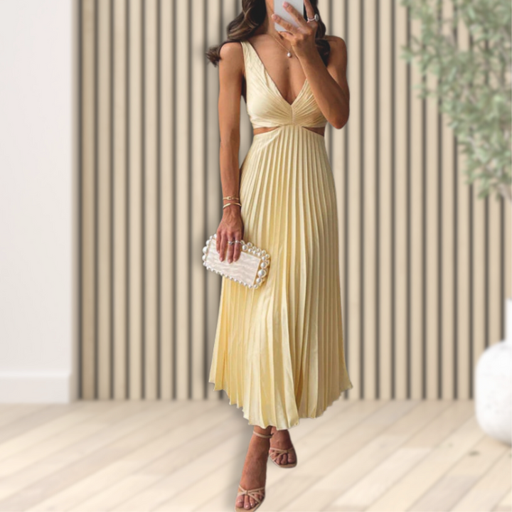 Sienna – Pleated dress with a luxurious look