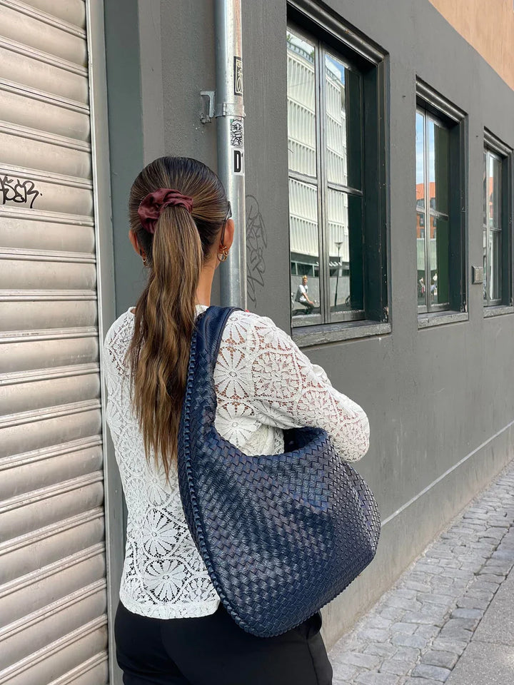 Solenya – Woven handbag in vegan leather