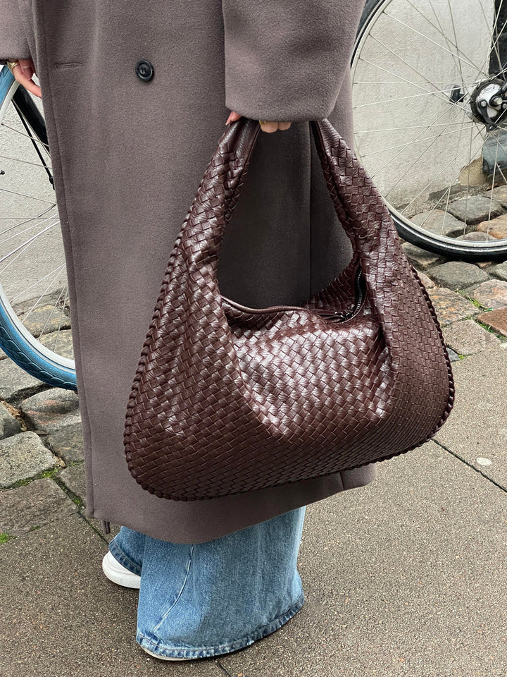 Solenya – Woven handbag in vegan leather