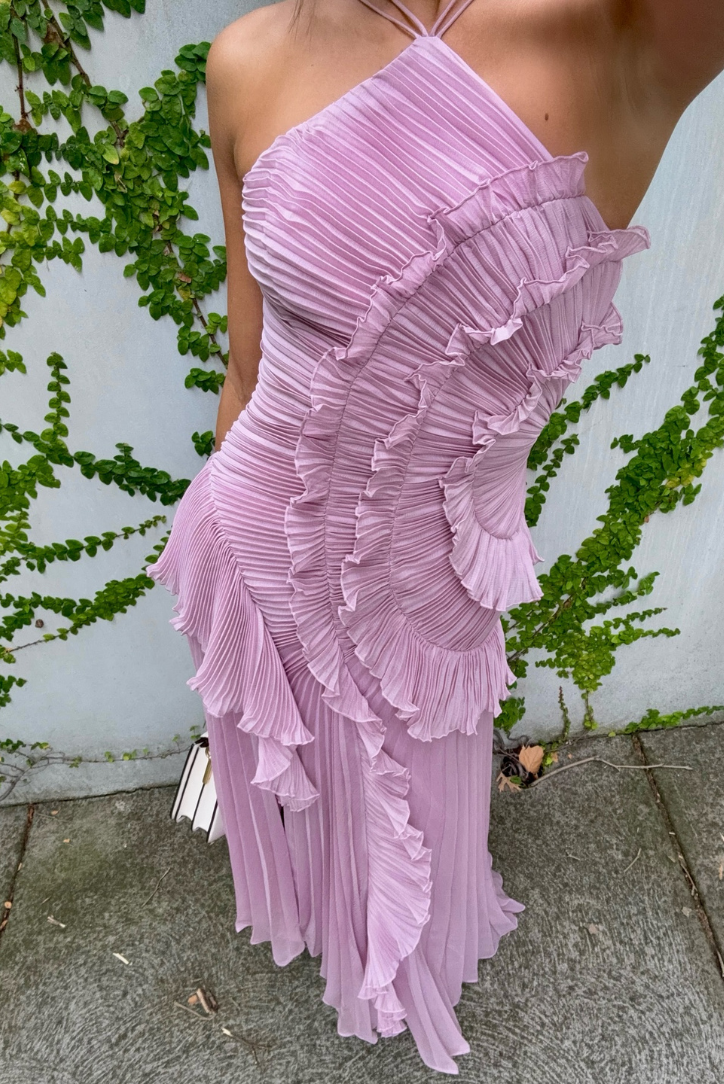 Aurelia – Playful ruffle dress with class