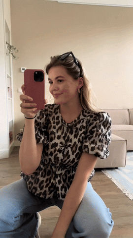 Avelyne – Leopard blouse with short sleeves