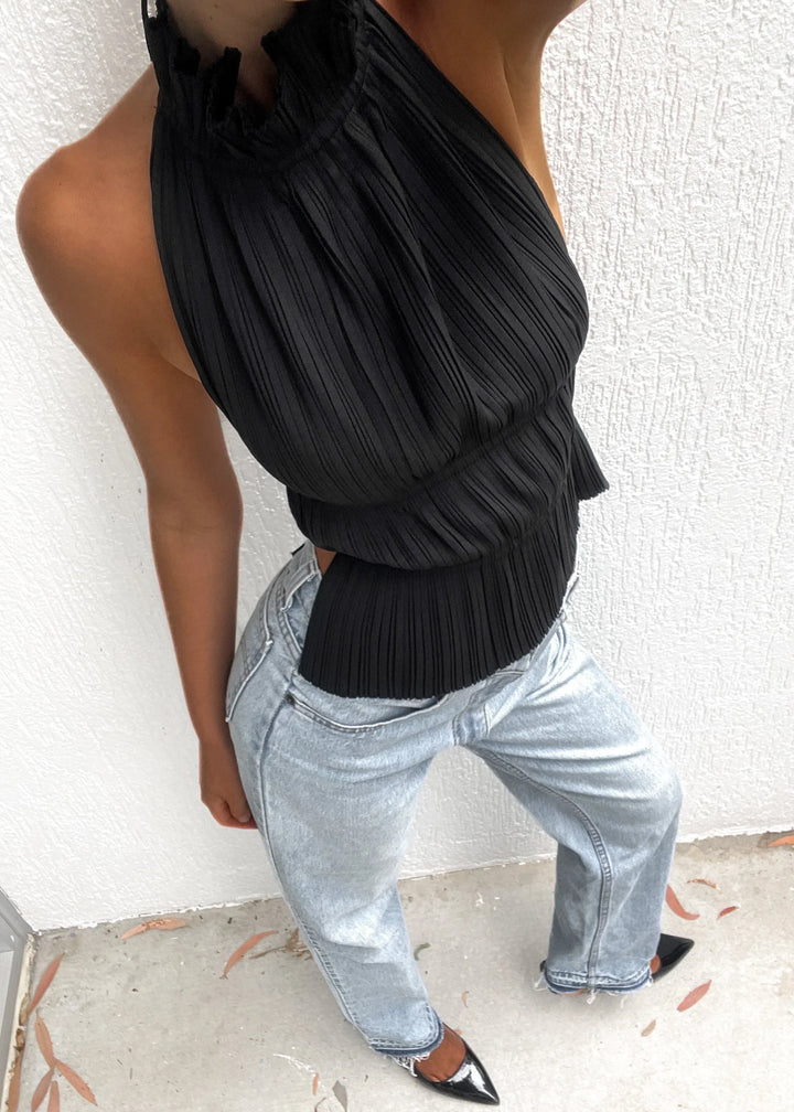 Olivienne – Pleated backless top with neck closure