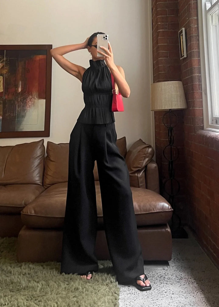 Olivienne – Pleated backless top with neck closure