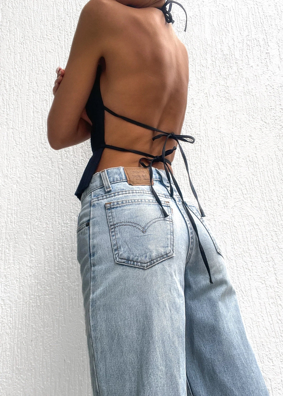 Olivienne – Pleated backless top with neck closure
