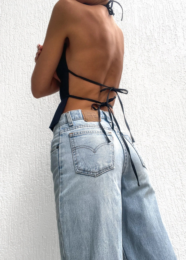 Olivienne – Pleated backless top with neck closure