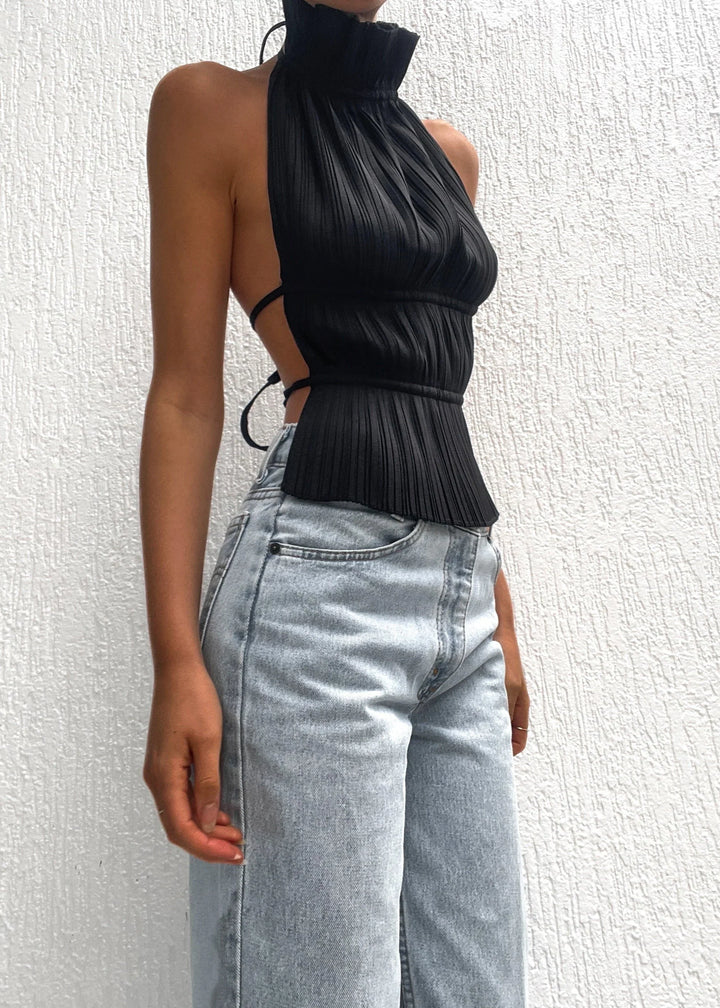 Olivienne – Pleated backless top with neck closure