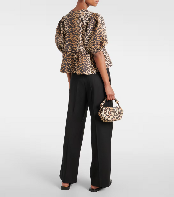 Avelyne – Leopard blouse with short sleeves