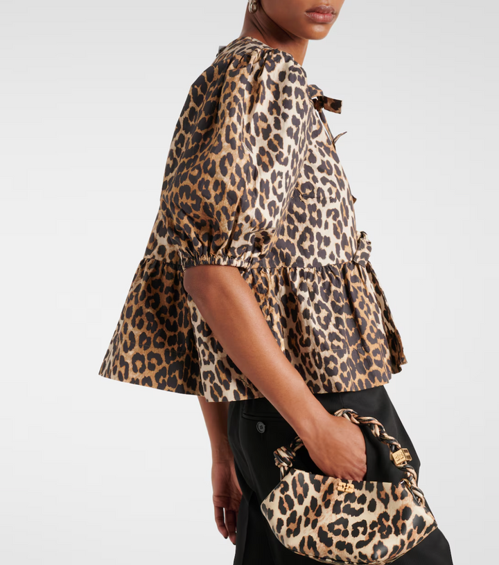 Avelyne – Leopard blouse with short sleeves