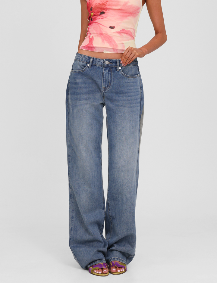 Maevin – Straight leg jeans in mid blue
