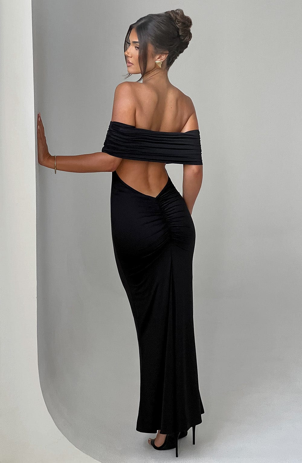 Kellyn – Robe longue sophistiquée à col Bardot